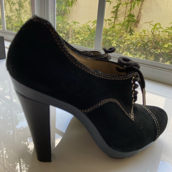 Michael Kors lace up heel Booties - Picture 2 of 3